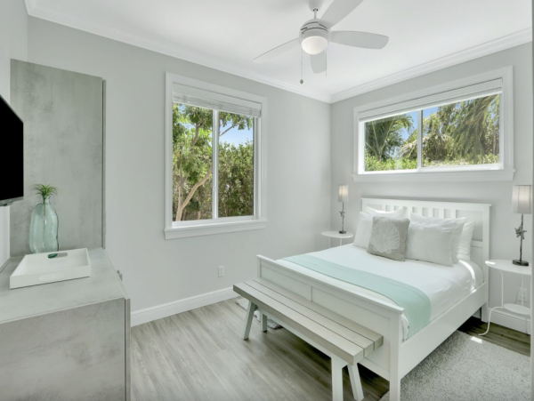 From Villa walk to shops, grocery store, restaurants and the parks!